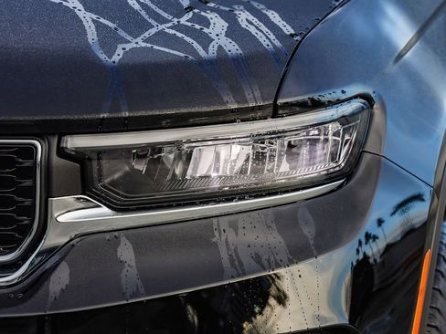 New 2025 Jeep Grand Cherokee Laredo w/ Luxury Tech Group I image 5