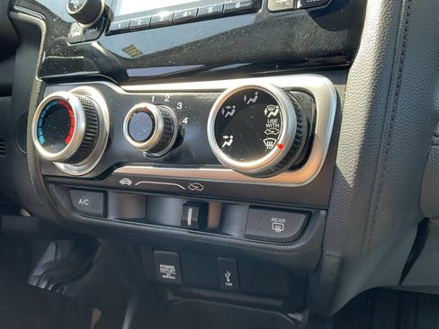 Used 2018 Honda Fit LX image 33