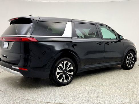 Used 2024 Kia Carnival EX image 5