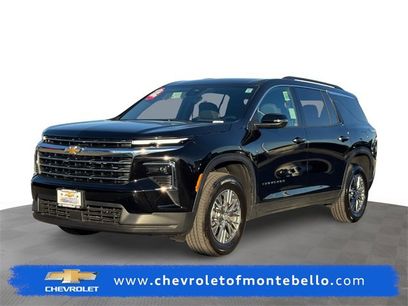 Used 2025 Chevrolet Traverse LT