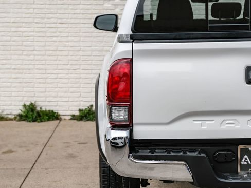 Used 2019 Toyota Tacoma TRD Off-Road image 46