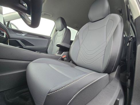 New 2026 Volkswagen Tiguan SE image 24