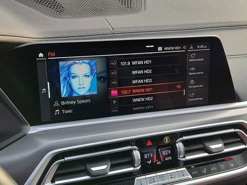 Used 2022 BMW X6 xDrive40i w/ Executive Package image 16