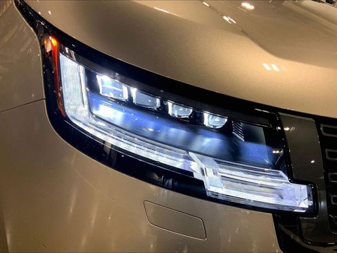 New 2026 Land Rover Range Rover SE image 13