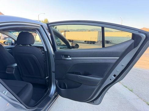 Used 2019 Hyundai Elantra SE w/ Cargo Package FWD image 18