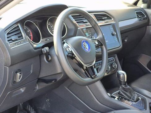 Used 2020 Volkswagen Tiguan SE image 10