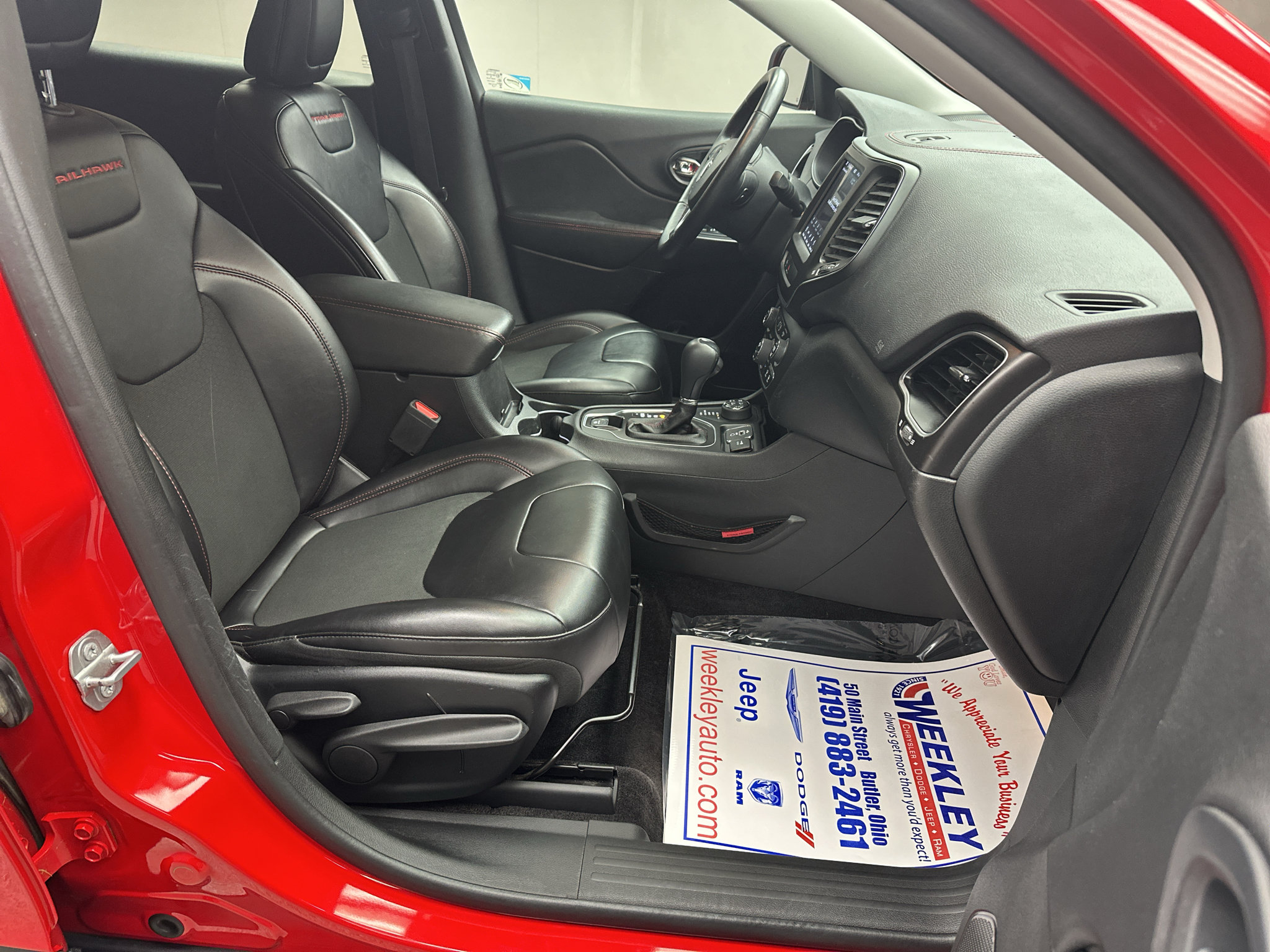 Used 2019 Jeep Cherokee Trailhawk w/ Comfort/Convenience Group AWD/4WD image 18