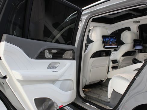 Used 2025 Mercedes-Benz Maybach GLS 600 4MATIC image 51