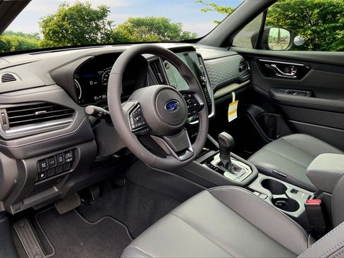 Used 2025 Subaru Forester Limited w/ Popular Package image 7