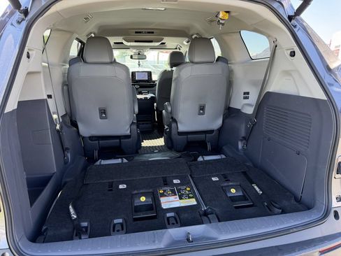 Certified 2024 Toyota Sienna XLE w/ XLE Plus Package FWD image 17