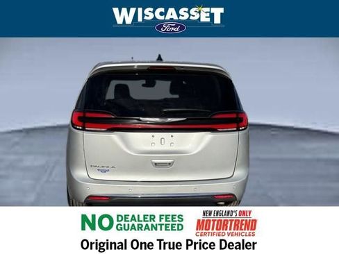 Used 2024 Chrysler Pacifica Touring-L FWD image 30