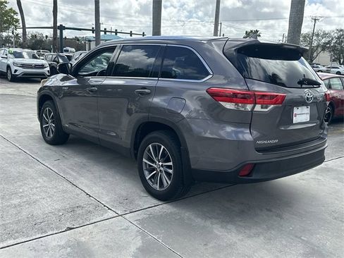 Used 2019 Toyota Highlander XLE image 11
