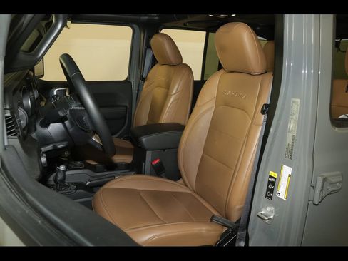 Used 2022 Jeep Wrangler Unlimited Sahara w/ Dual Top Group AWD/4WD image 23