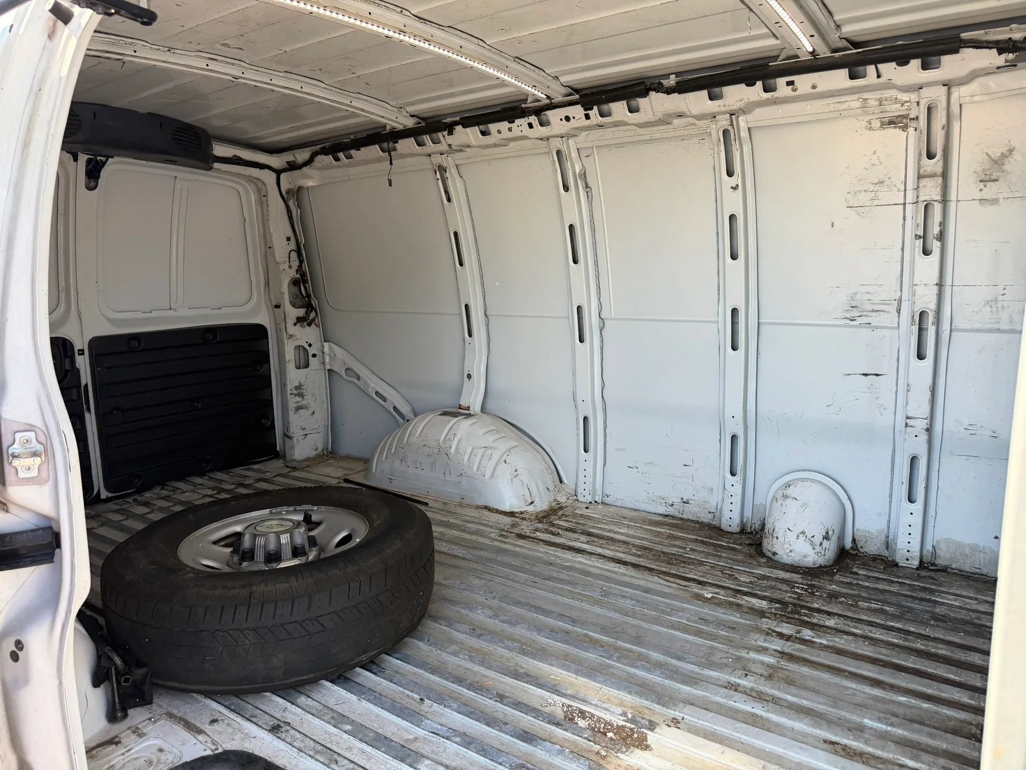 Used 2021 Chevrolet Express 2500 w/ Safety Package RWD image 25