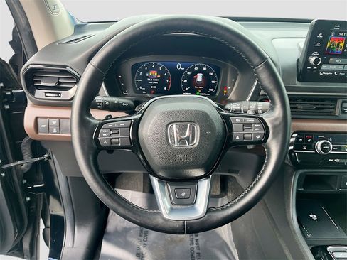 Used 2025 Honda Pilot Elite image 11