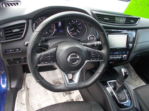 Used 2018 Nissan Rogue SV AWD/4WD image 7