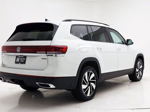 Used 2025 Volkswagen Atlas SE AWD/4WD image 8