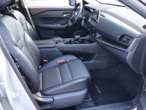 Used 2023 Nissan Rogue SV w/ SV Premium B Package FWD image 17