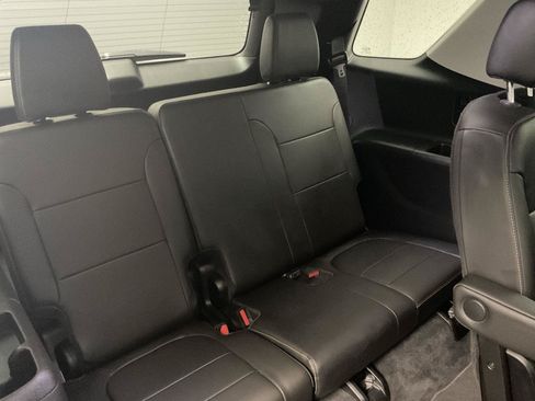 Used 2020 Chevrolet Traverse Premier FWD image 32