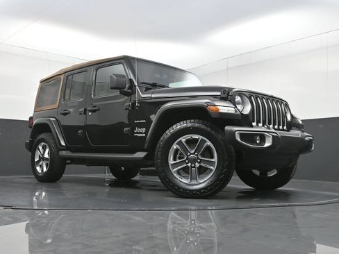 Used 2022 Jeep Wrangler Unlimited Sahara w/ Cold Weather Group AWD/4WD image 22