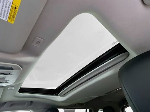 Certified 2024 Toyota Highlander XLE image 20