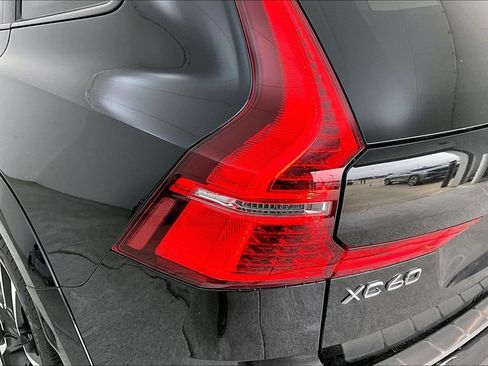 Certified 2024 Volvo XC60 B5 Ultimate w/ Protection Package Premier AWD/4WD image 39