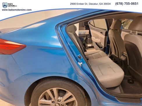 Used 2017 Hyundai Elantra SE image 19