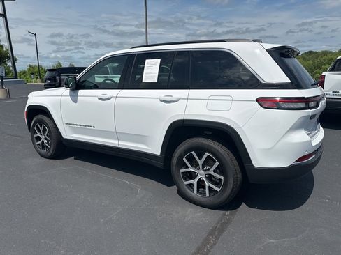 Used 2024 Jeep Grand Cherokee Limited image 6