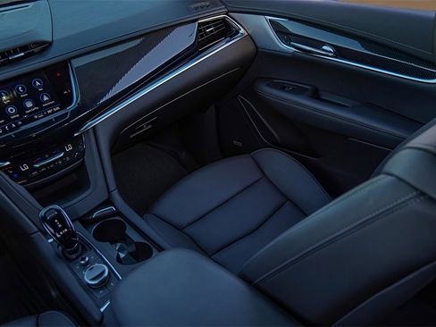 New 2025 Cadillac XT6 Sport w/ LPO, Floor Liner Package image 21