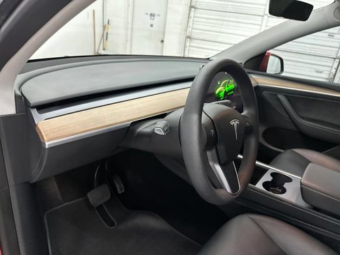 Used 2023 Tesla Model Y Long Range AWD/4WD image 13