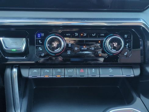 Used 2025 GMC Sierra 1500 Denali Ultimate image 10