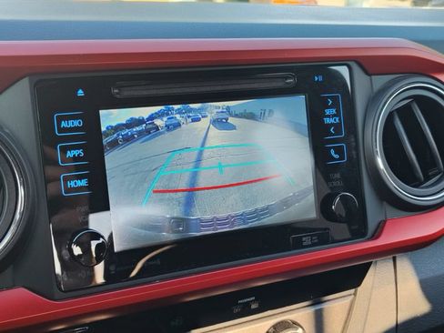 Used 2017 Toyota Tacoma TRD Off-Road w/ Tow Package (A/T) AWD/4WD image 31