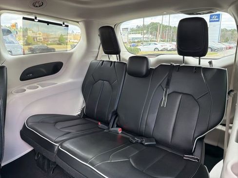 Used 2023 Chrysler Pacifica Limited image 23
