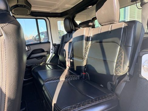 Used 2022 Jeep Wrangler Unlimited Sahara image 14