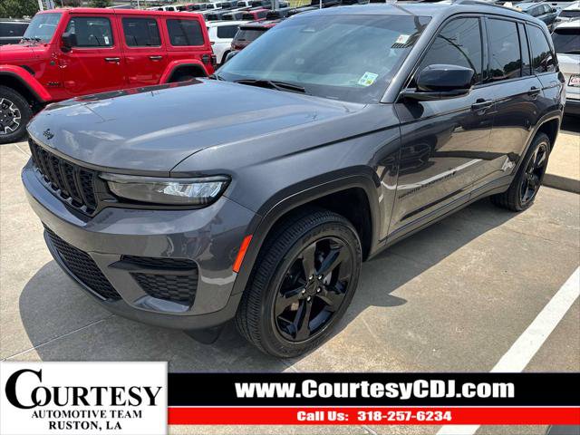Certified 2024 Jeep Grand Cherokee Altitude AWD/4WD image 1