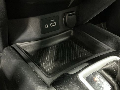 Used 2019 Nissan Rogue SV image 11