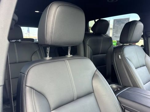 Used 2026 GMC Acadia Elevation w/ Elevation Premium Package FWD image 30