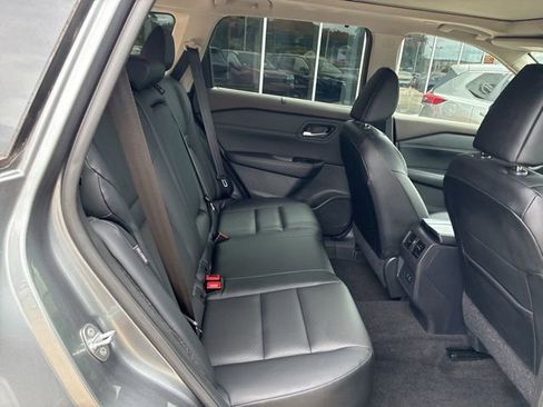 Used 2023 Nissan Rogue SV w/ SV Premium B Package FWD image 9