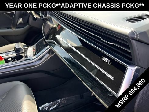Used 2019 Audi Q8 Prestige w/ Adaptive Chassis Package AWD/4WD image 38