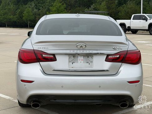 Used 2017 INFINITI Q70 L 3.7 RWD image 6