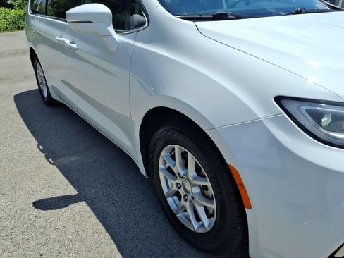 Used 2022 Chrysler Pacifica Touring-L FWD image 16