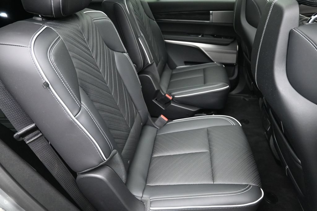 Used 2026 Cadillac Vistiq Platinum w/ LPO, Floor Liner Package AWD/4WD image 31