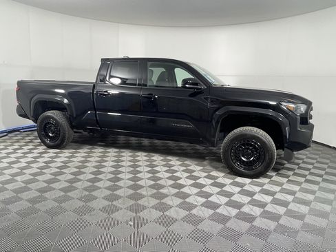 Used 2025 Toyota Tacoma SR5 AWD/4WD image 6