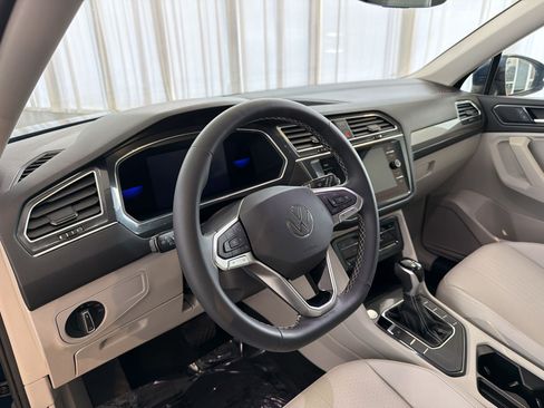 Certified 2023 Volkswagen Tiguan SE FWD image 4