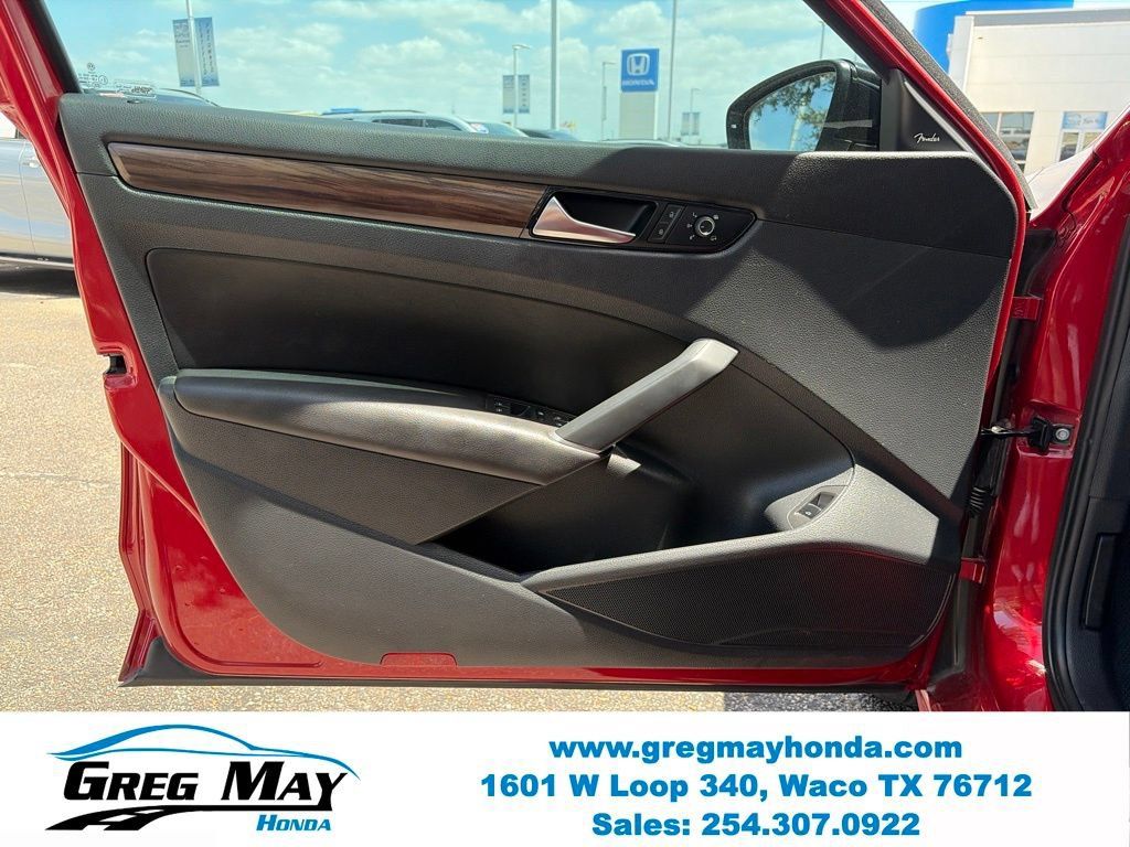 Used 2022 Volkswagen Passat 2.0T FWD image 21