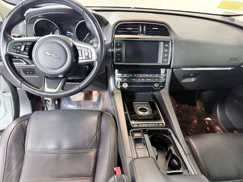 Used 2018 Jaguar F-PACE Prestige AWD/4WD image 11