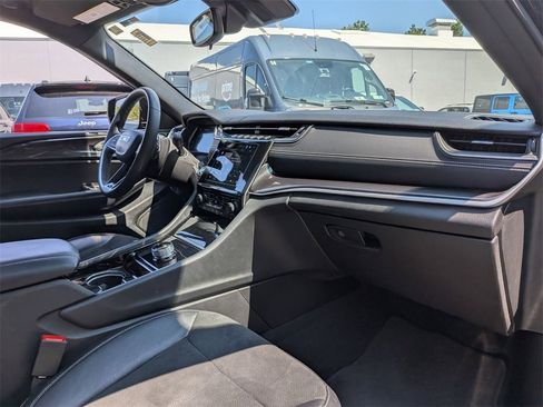 Certified 2023 Jeep Grand Cherokee Altitude image 24