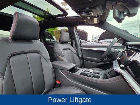 Used 2025 Jeep Wagoneer S Launch Edition image 14