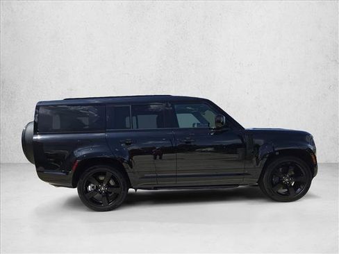 Used 2025 Land Rover Defender 130 X-Dynamic SE AWD/4WD image 4