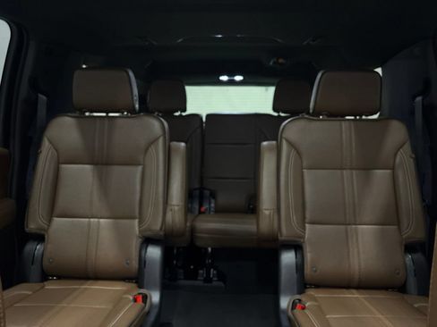 Used 2025 Chevrolet Suburban High Country AWD/4WD image 29